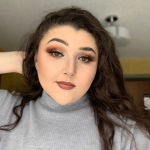 Meet your Posher, Maya